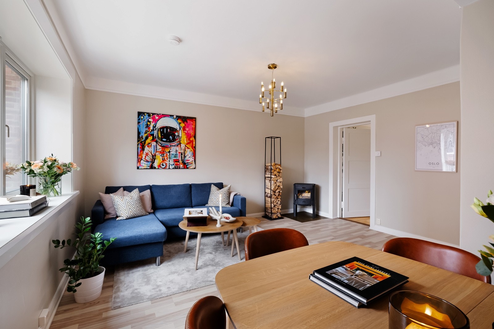 Romslig og gjennomgående leilighet med fine innvendige lysforhold. Galleribilde