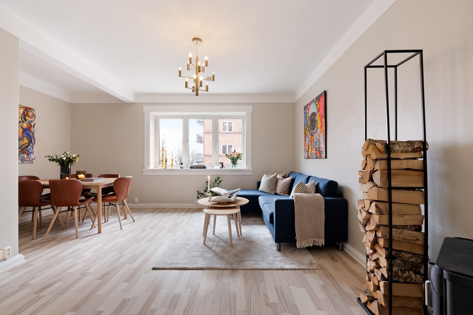 Her kommer du til en lys og gjennomgående 2-roms med attraktiv og sentral beliggenhet på Rodeløkka. Galleribilde