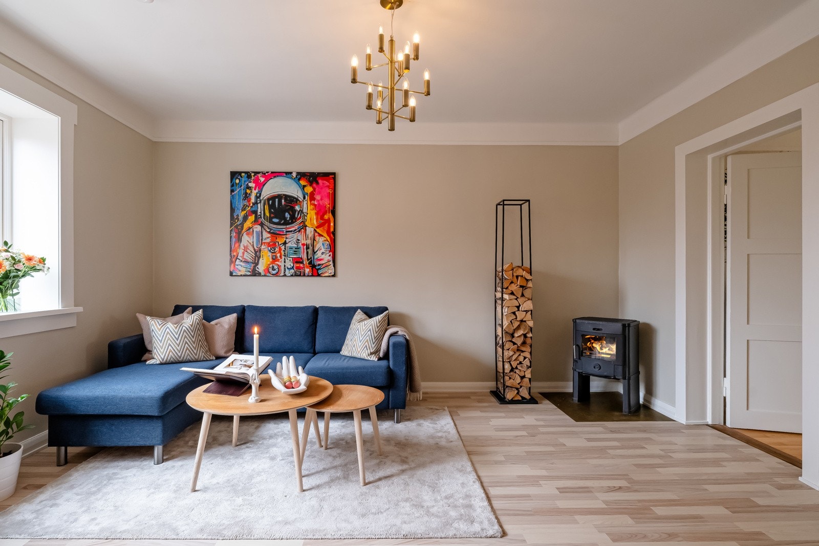 En hyggelig peisovn bidrar til ekstra varme og stemning på kjøligere dager. Galleribilde