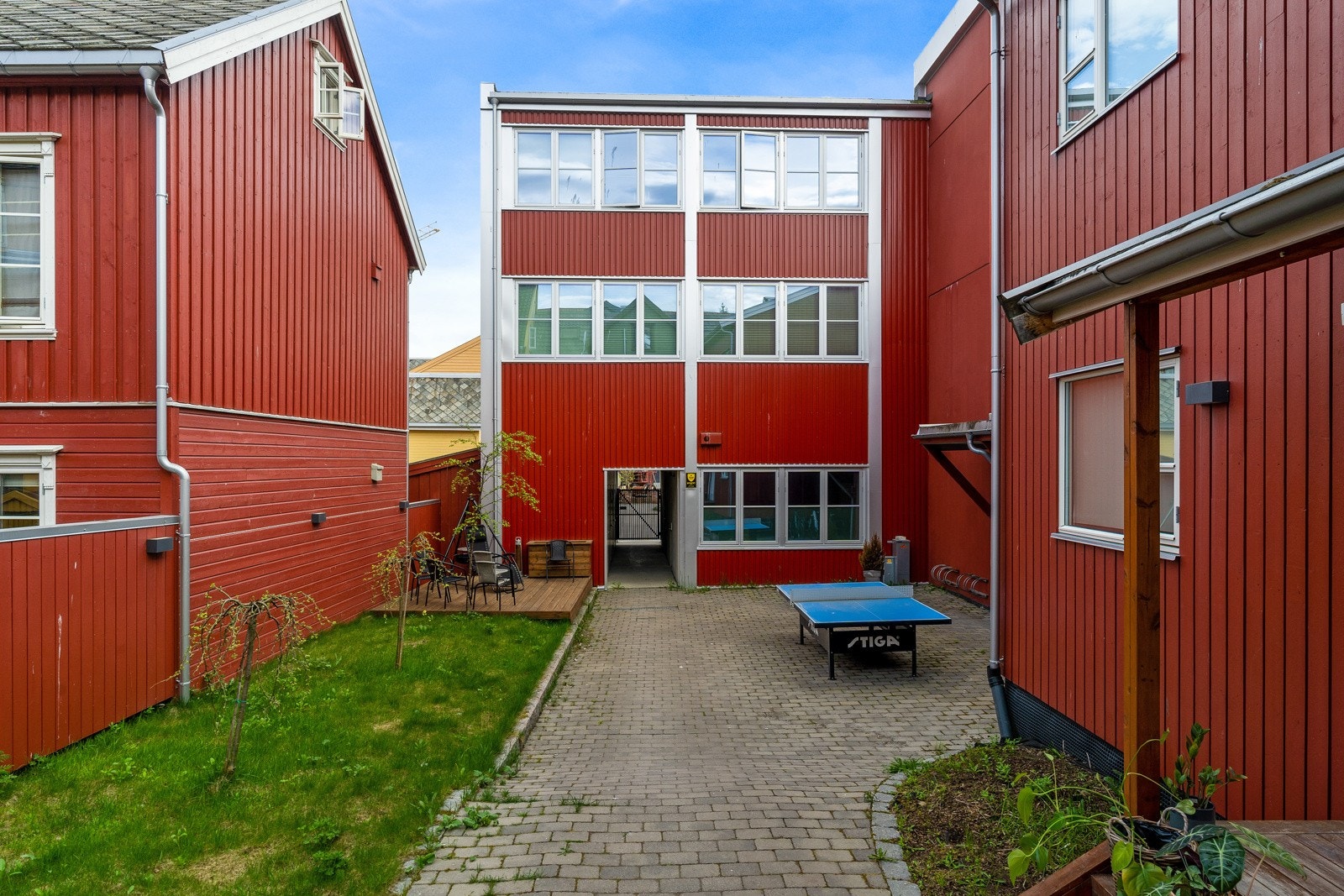 Pent opparbeidet, privat og koselig bakgård. Galleribilde