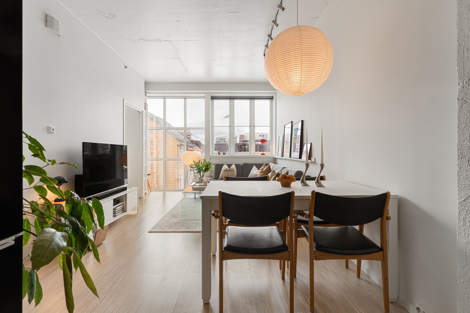 Naturlig lys, freshe farger og plass til ønsket møblement. Galleribilde