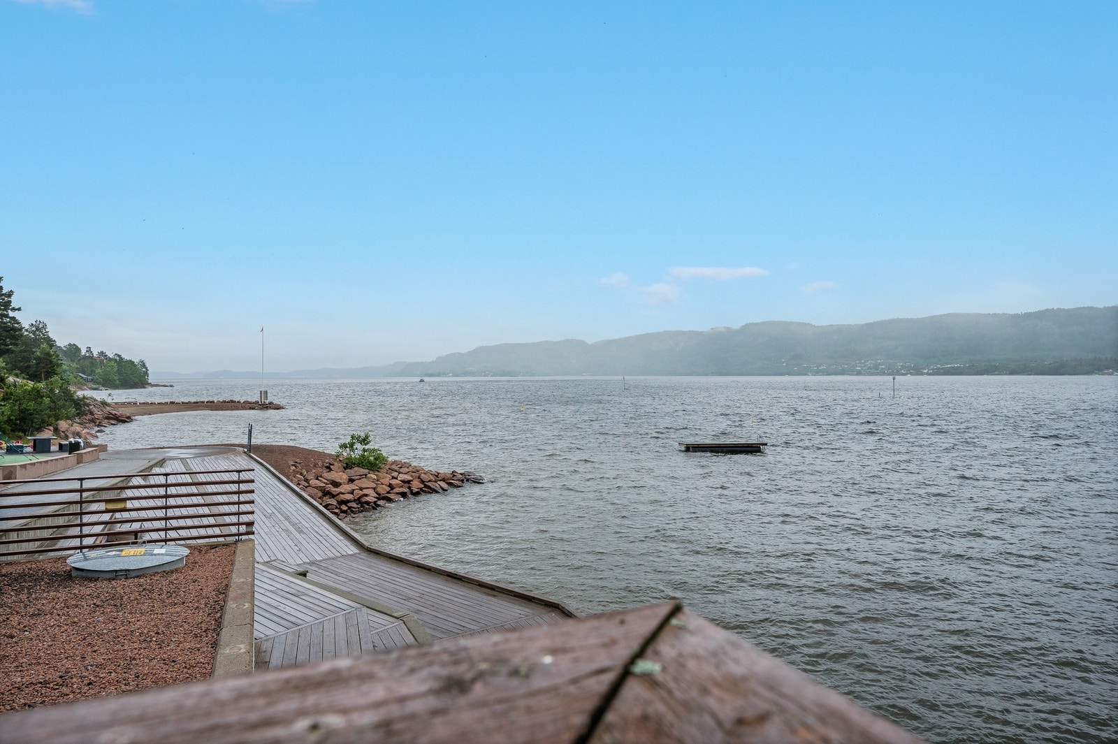 Kort vei å spasere ned til fine bademuligheter Galleribilde