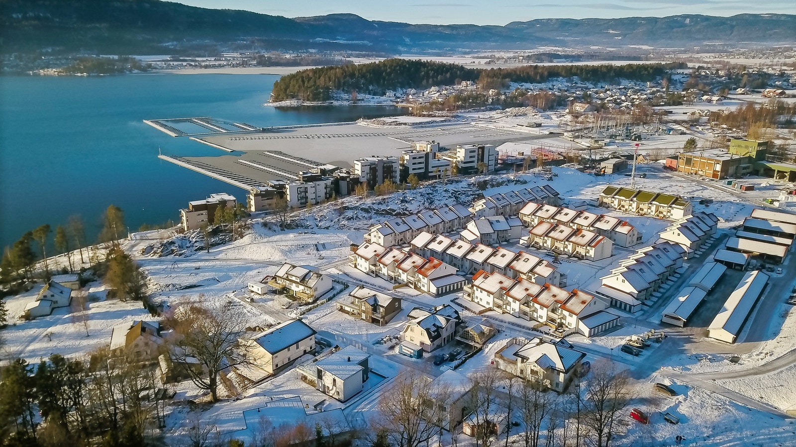 Området er kjent for sitt yrende båtliv og sine mange turmuligheter Galleribilde
