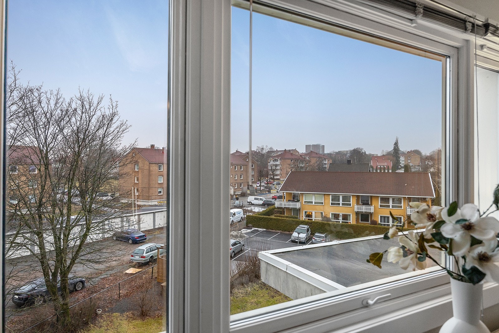 Store vindusflater med utsikt Galleribilde