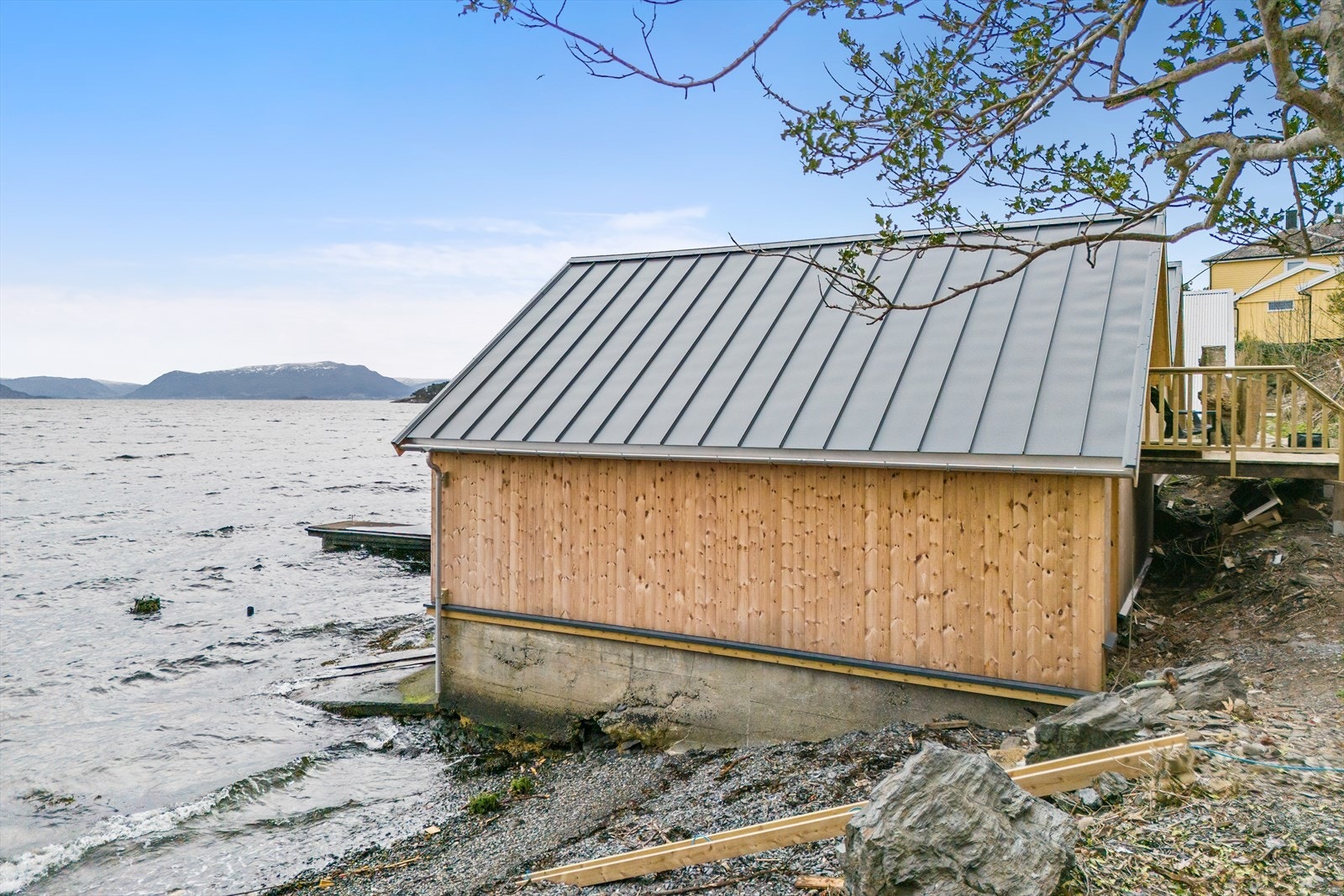 Naustet er oppført 2023/24 over eldre grunnmur. Galleribilde