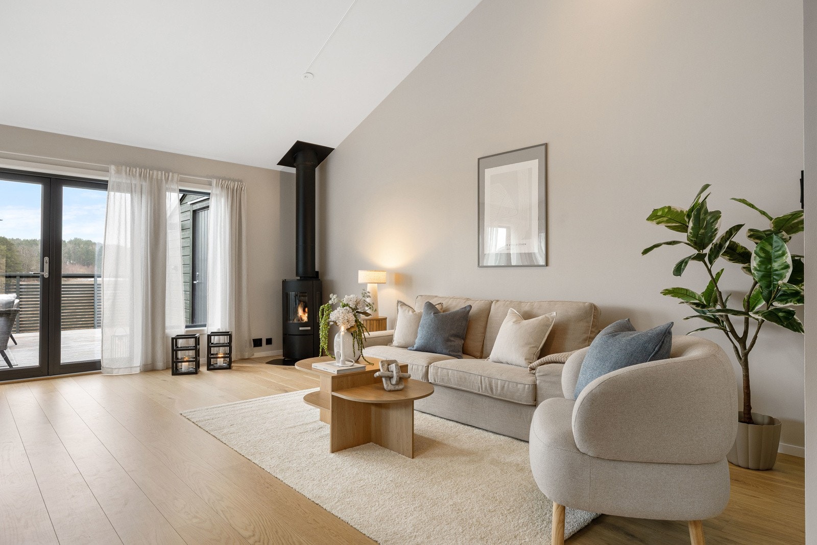 Her ligger alt til rette for hyggelige kvelder med familie og gjester. Galleribilde