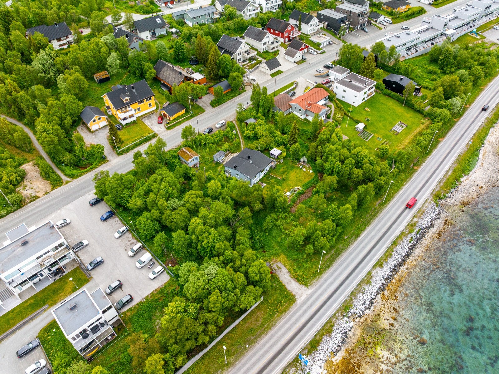 Gangavstand til alt du trenger, som matbutikk, treningssenter, skole, barnehage og gode bussforbindelser. Galleribilde
