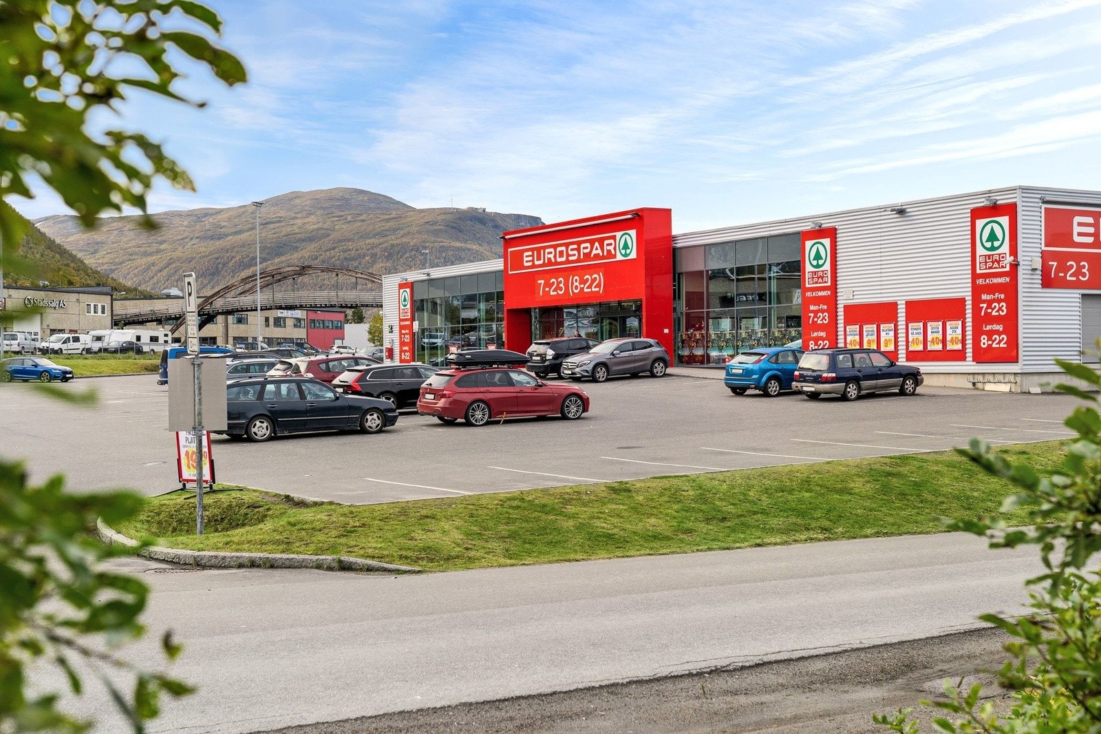 Kort vei fra eiendommen til dagligvarehandel som Eurospar og Rema1000. Galleribilde