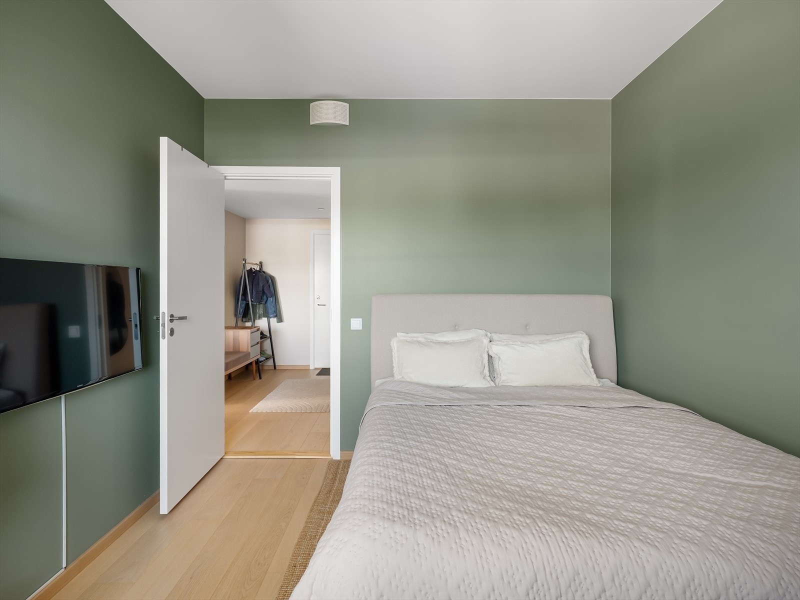 Soverom 2 er direkte knyttet til gangen og egner seg veldig godt som gjesterom. Galleribilde