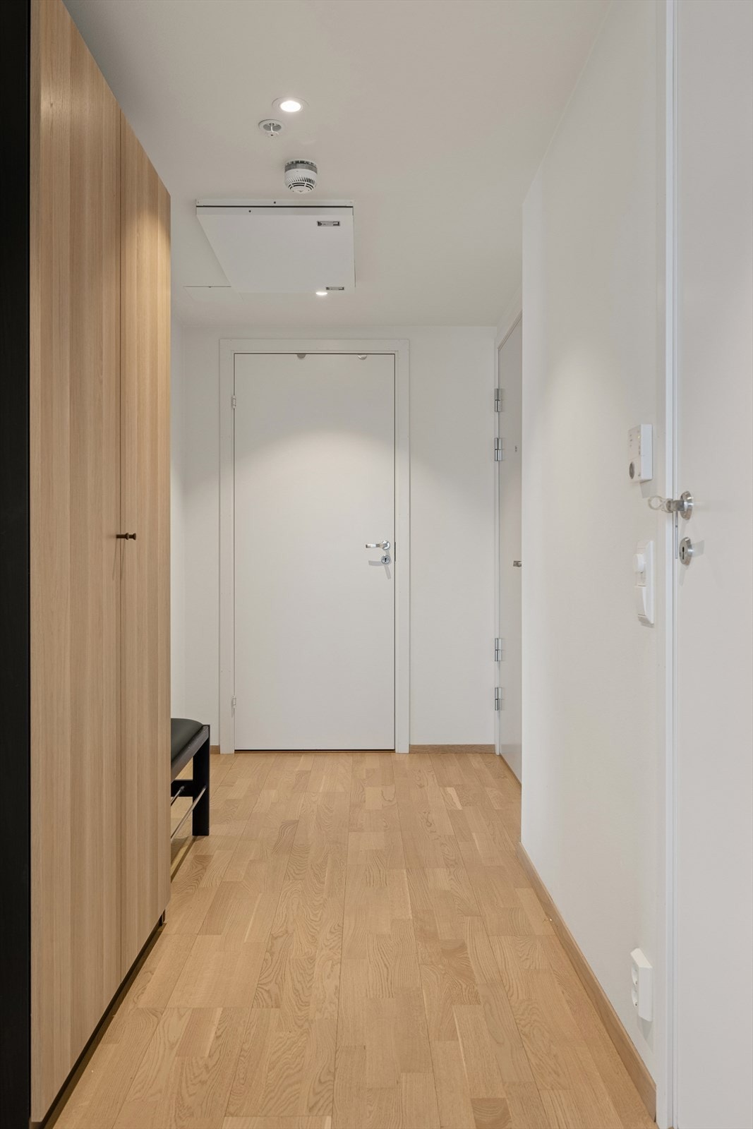 Leiligheten har en praktisk bod med adkomst fra entréen, i tillegg til at andelen disponerer en kjellerbod. Galleribilde