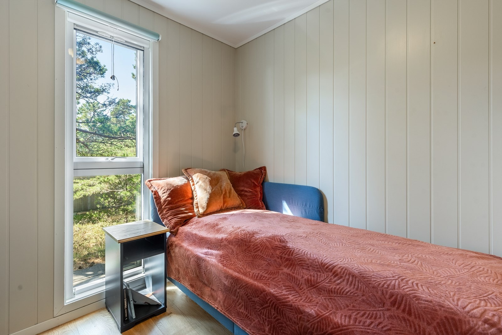 Et praktisk soverom med fleksible innredningsmuligheter. Galleribilde