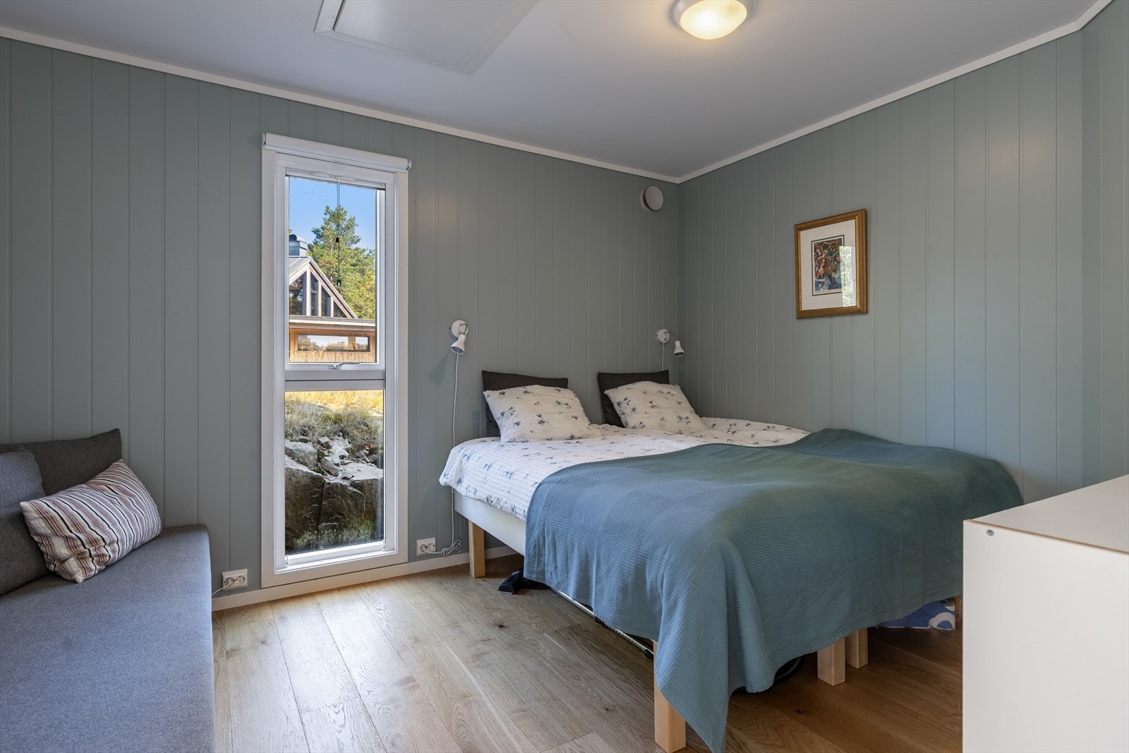 Soverommet kan enkelt innredes med dobbeltseng og tilhørende møblement. Galleribilde