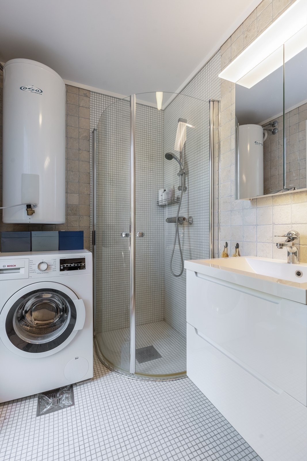 Flislagt baderom. Galleribilde