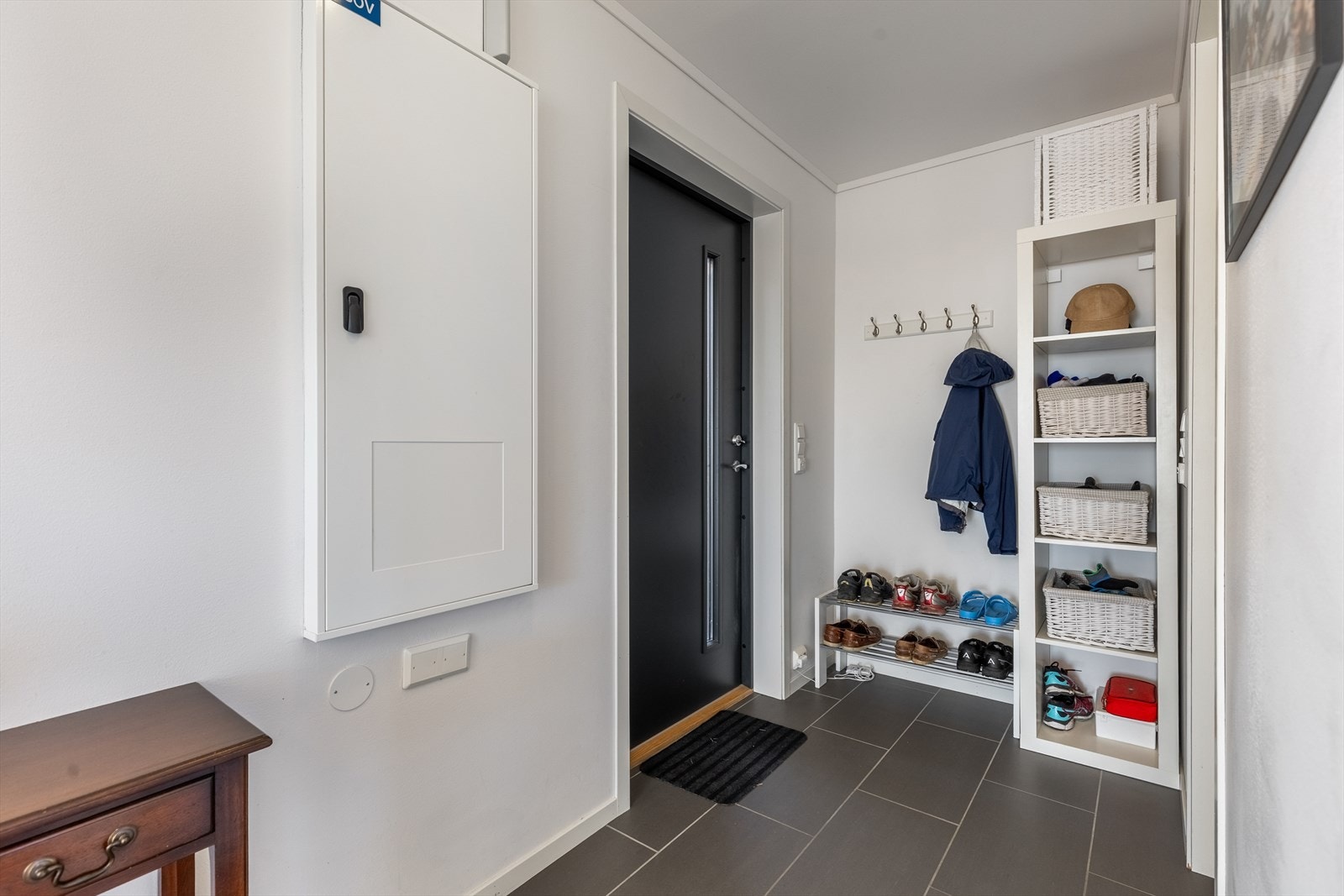 God plass til å henge av seg yttertøy. Galleribilde