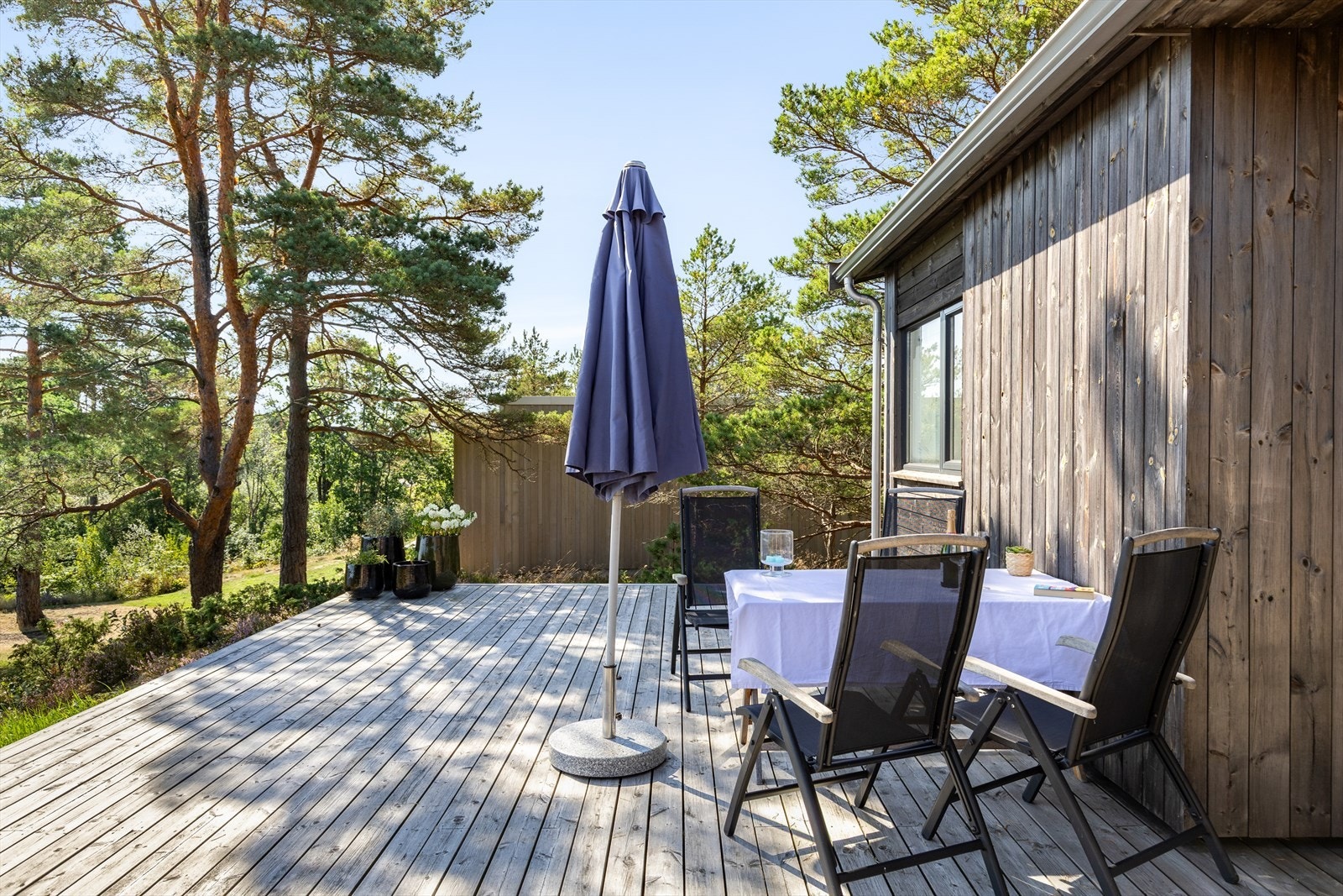 Terrassen er delvis skjermet og har gode solforhold. Galleribilde