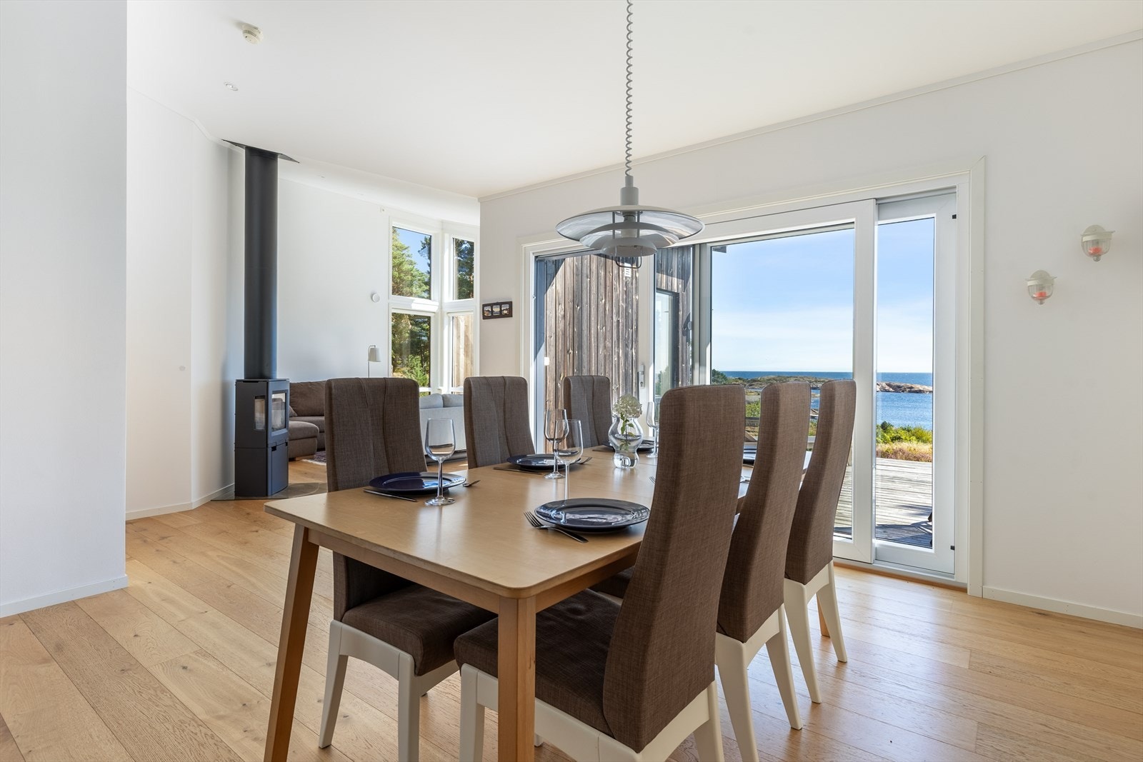 God kontakt mellom inne- og utearealene. Galleribilde