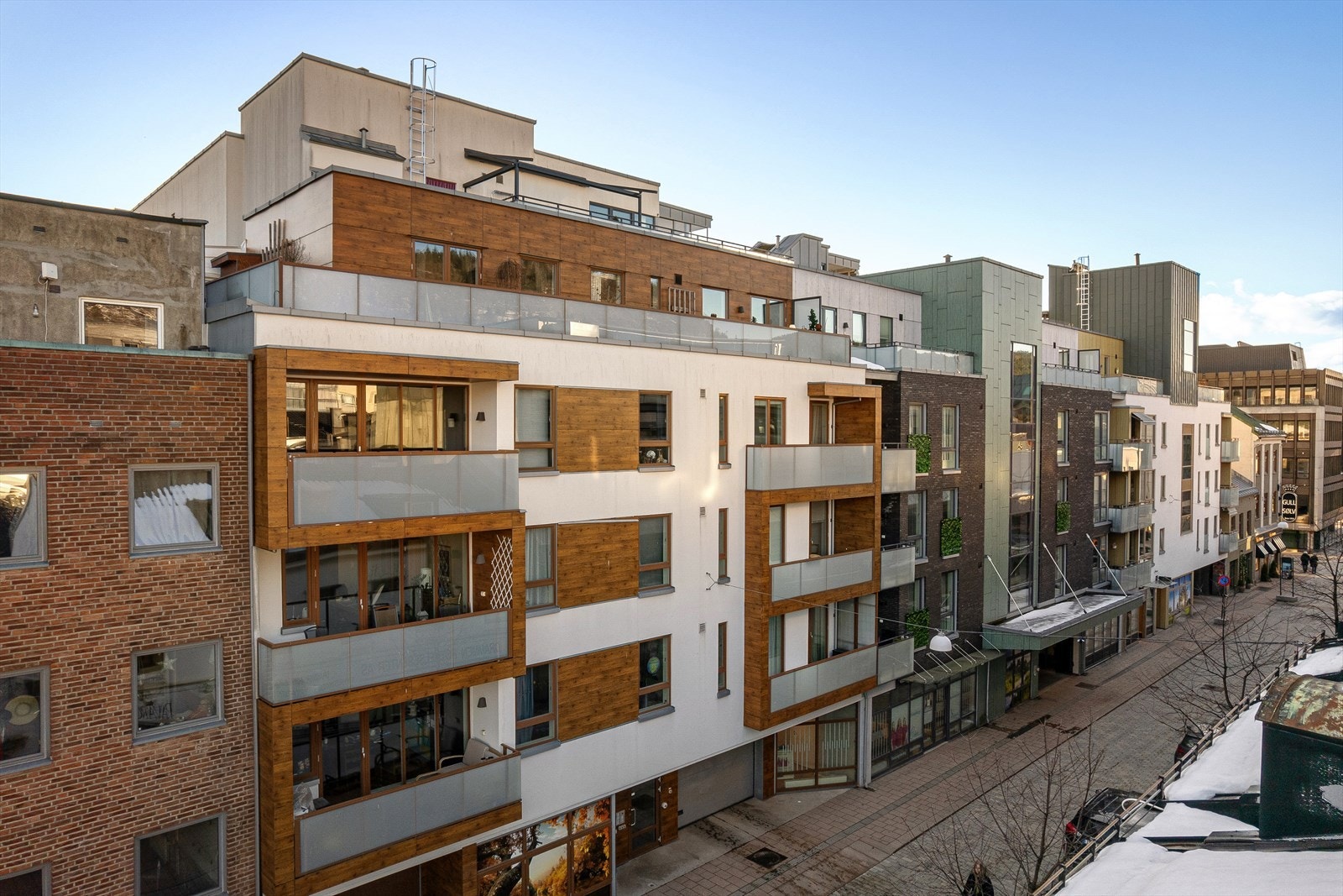 Leiligheten ligger sentralt og fint til, vendt mot både bakgård og gate uten gjennomgangstrafikk Galleribilde