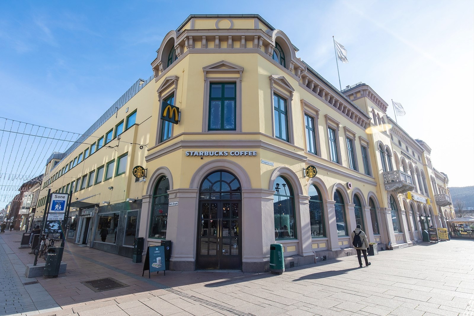 Om man ønsker det gode cafélivet har du mange muligheter rett utenfor døren Galleribilde