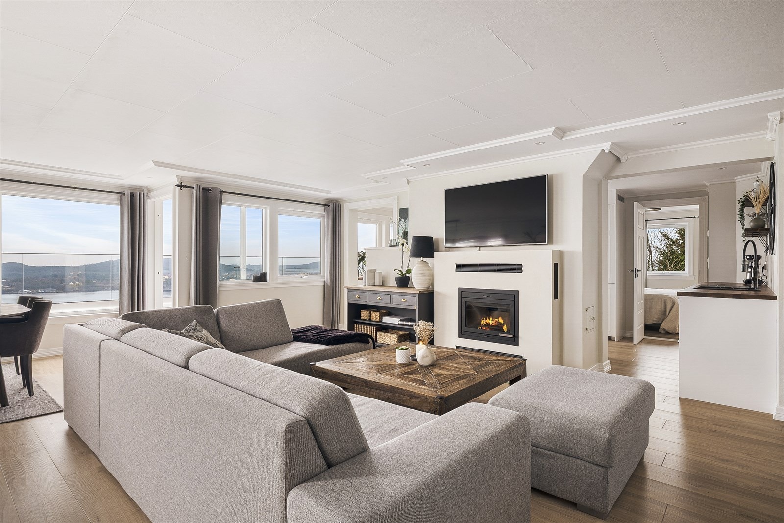 Ildstedet knytter virkelig stuen sammen og skaper en lun og varm følelse. Galleribilde