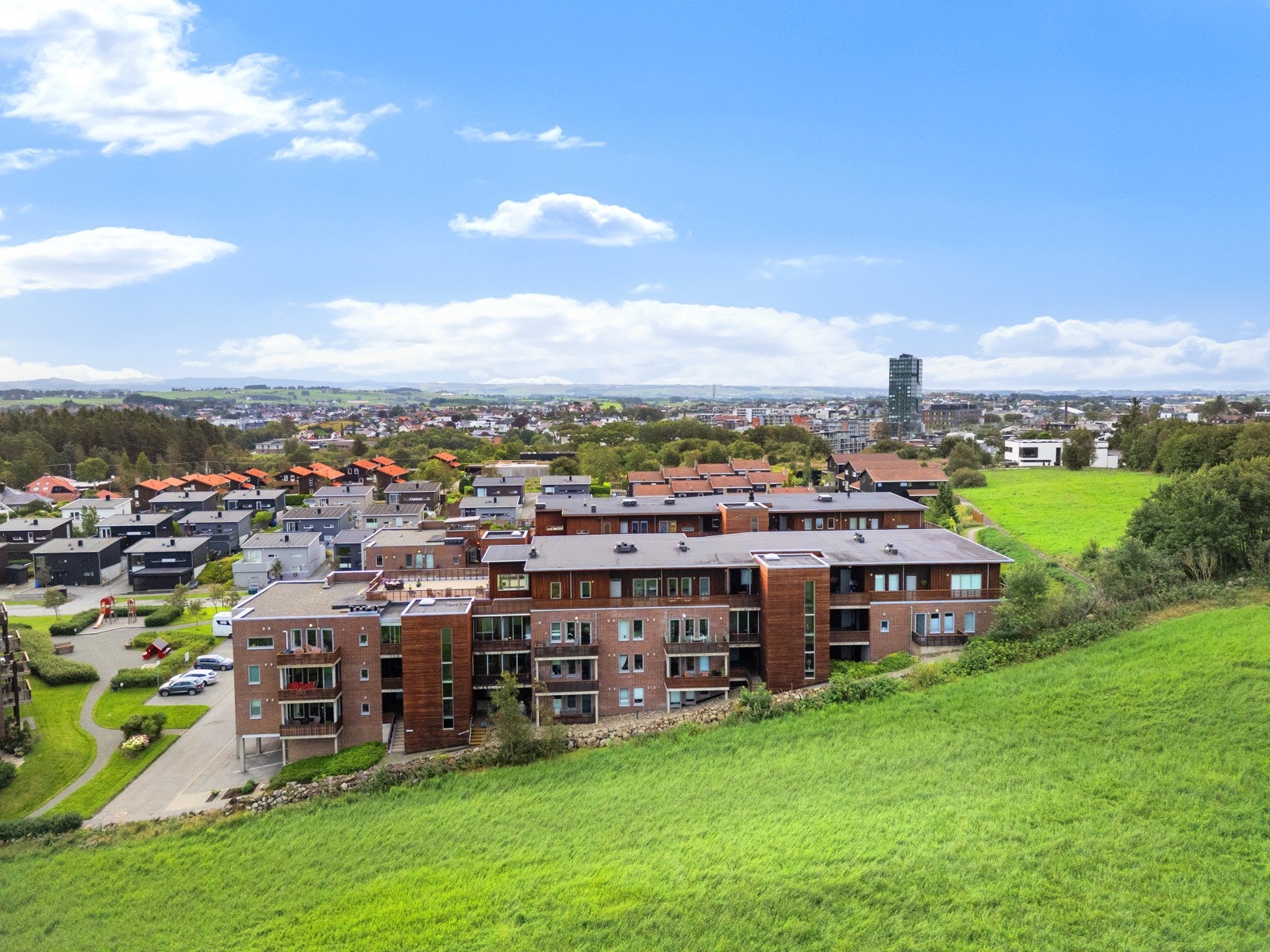 Området har kort vei til flotte tur- og rekreasjonsområder som kan benyttes gjennom hele året. Galleribilde