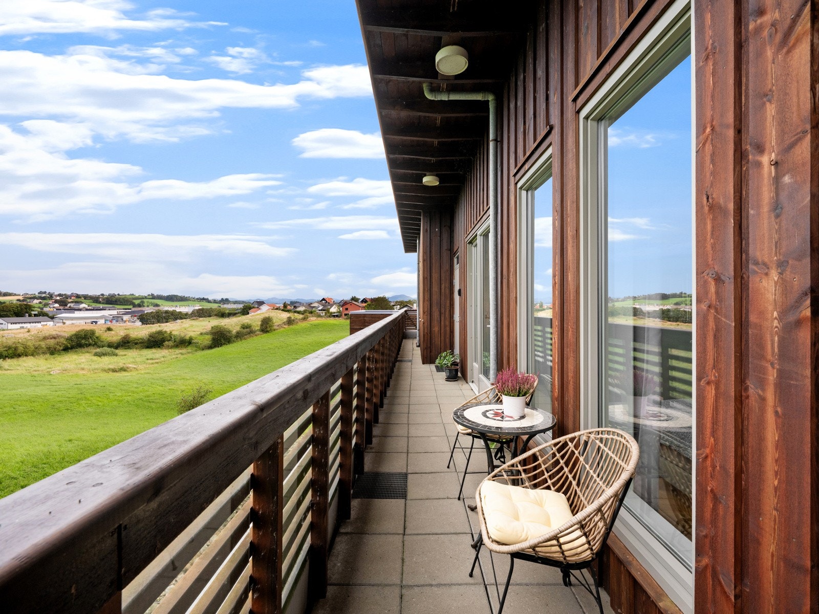 Ved inngangspartiet har man plass til en liten sittegruppe. Galleribilde