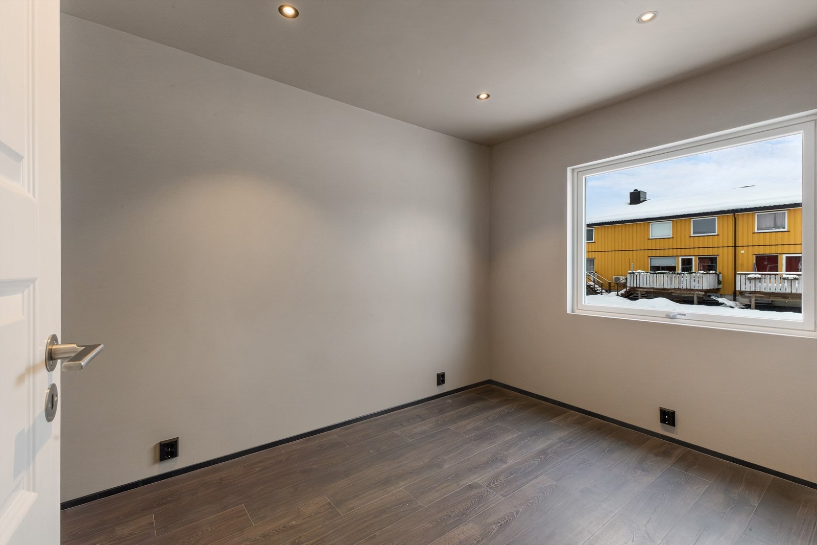 Soverom 2 er også godt av størrelse, og har tilnærmet samme stil som hovedsoverommet. Galleribilde