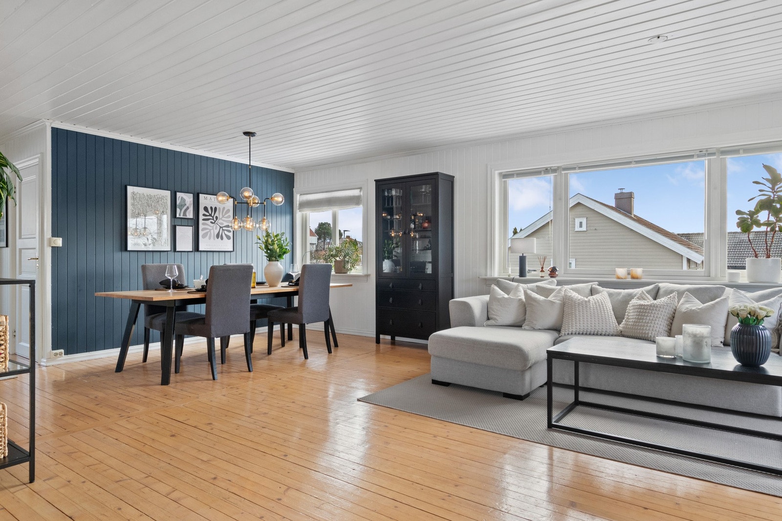 Velkommen til Welhavens vei 12 - en velholdt og pen halvpart av en horisontaldelt tomannsbolig. Galleribilde