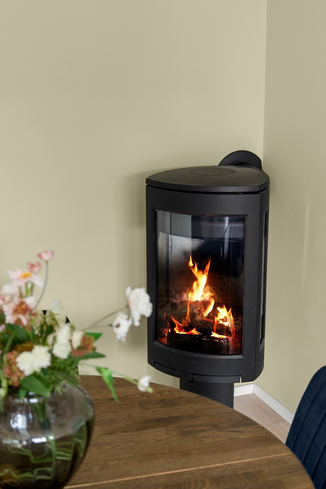 Den nye peisovnen fra 2024 skaper en lun atmosfære på kalde dager. Galleribilde