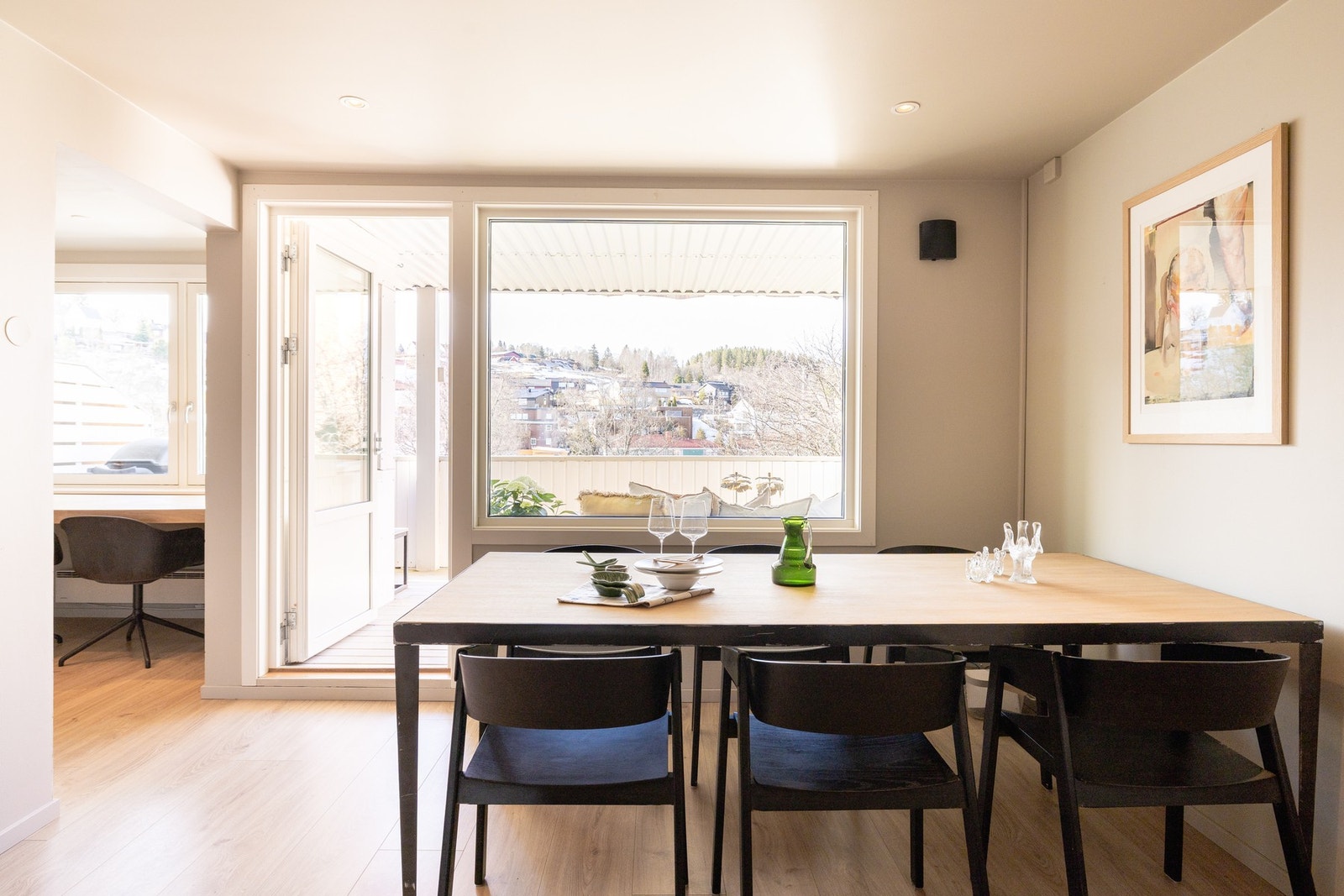 Det er god plass til et stort spisebord for både familiemiddager og spillkvelder med vennegjengen. Galleribilde