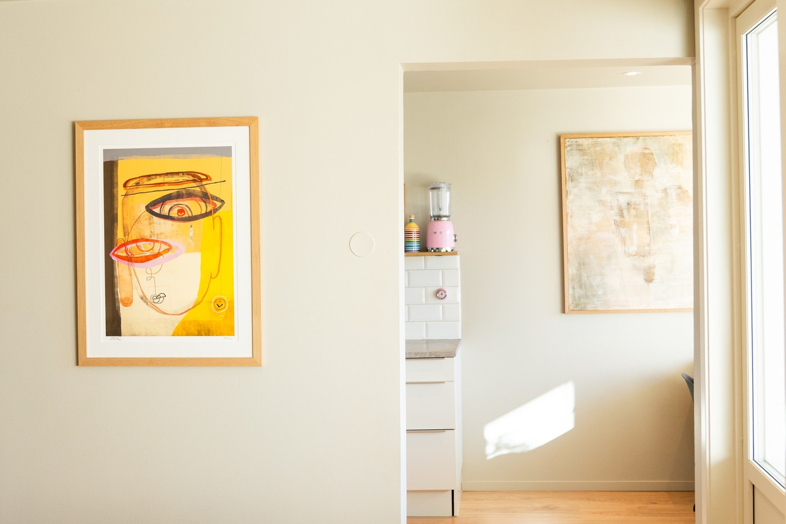 Veggflatene er lysmalte, så her kan du enkelt sette ditt eget preg. Galleribilde