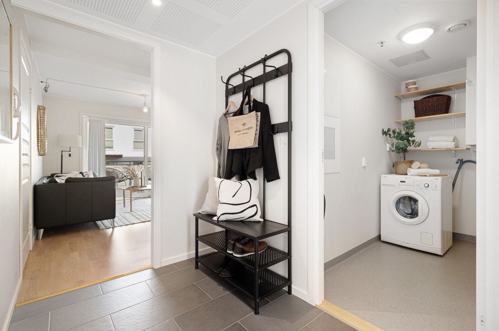 Praktisk med tilkomst fra gang. Galleribilde