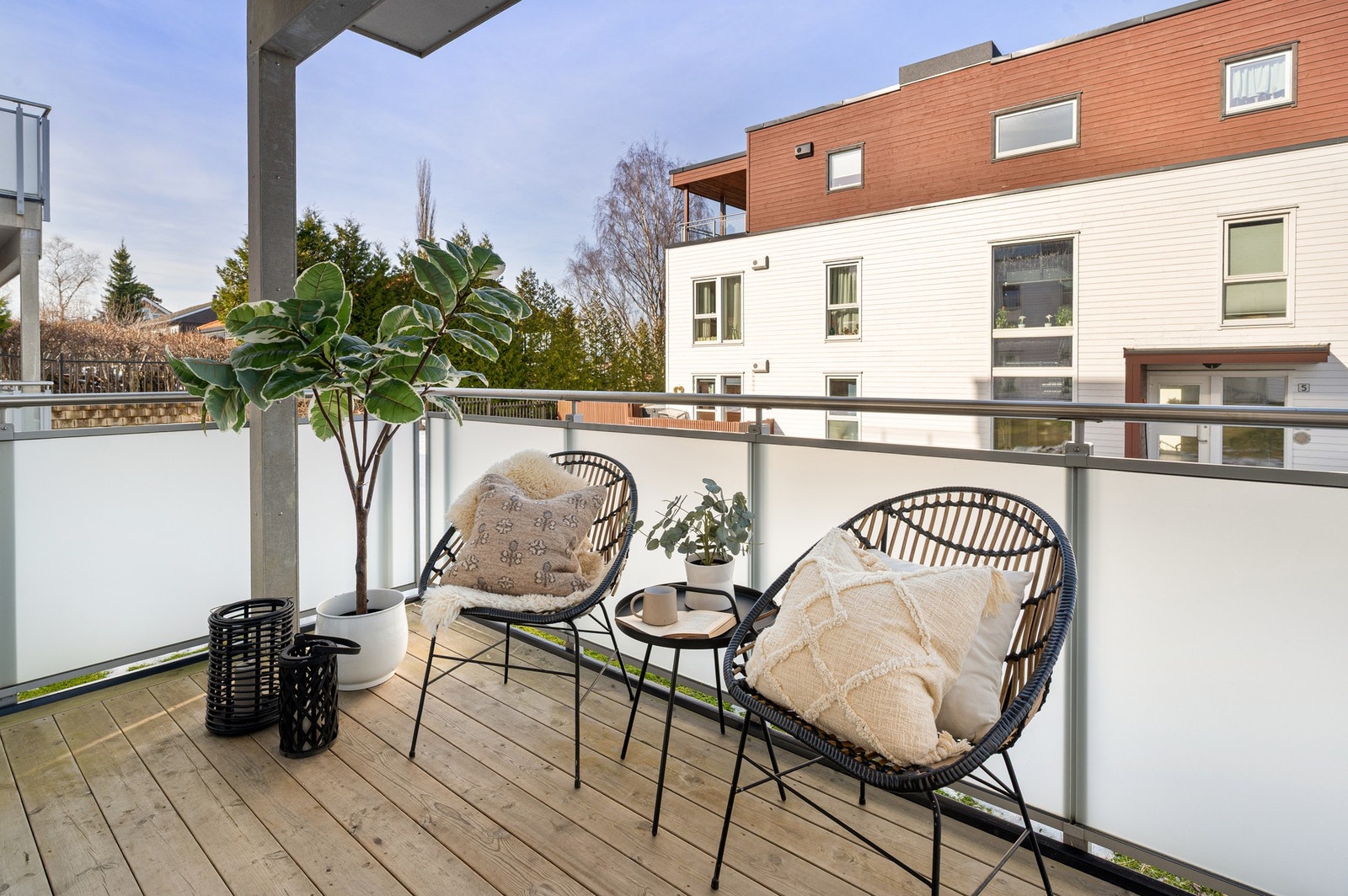 Fra stue har man utgang til balkong med kveldssol. Galleribilde