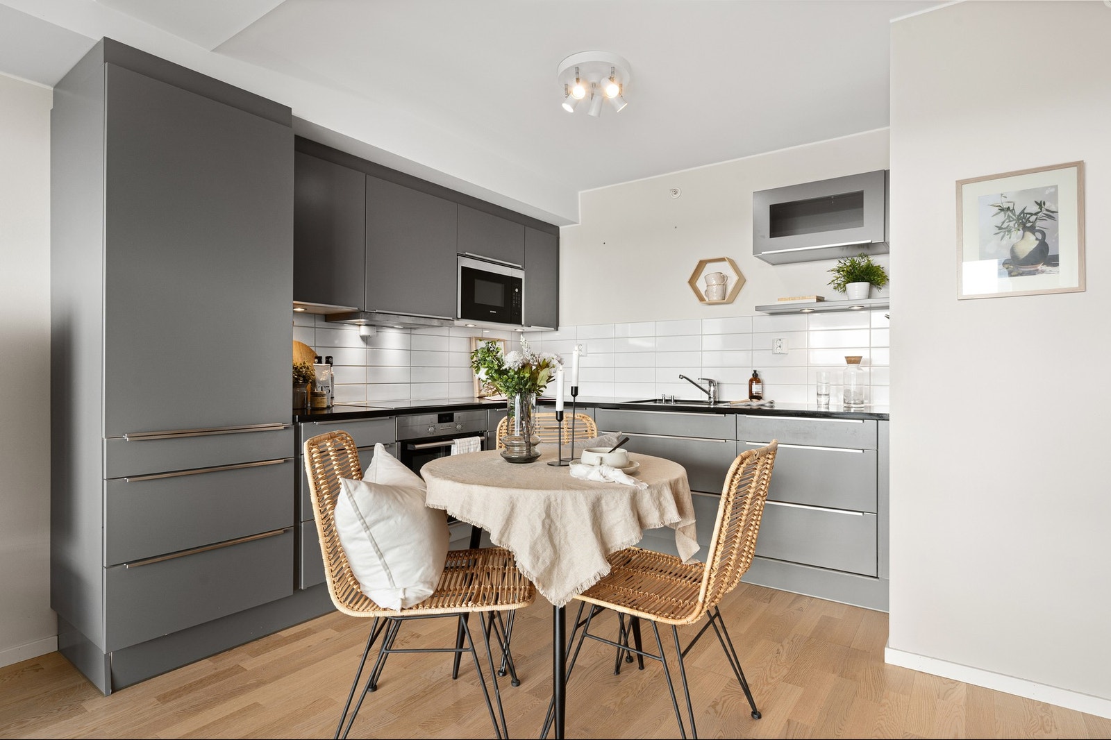 Rikelig med skap- og benkeplass. TG1 i følge takstmann. Galleribilde