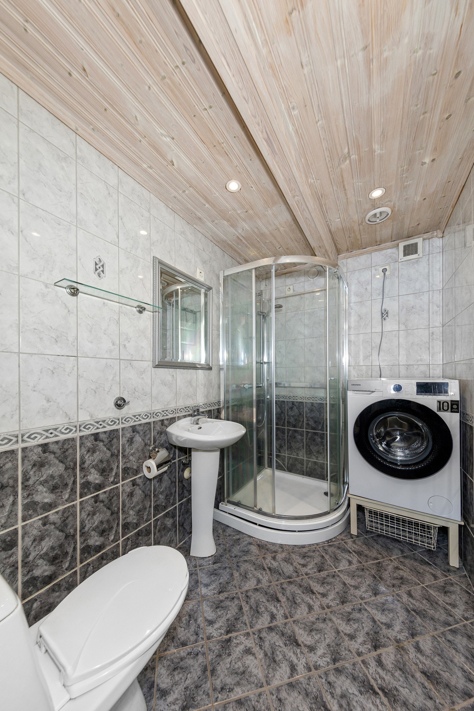 Dusjkabinett (nytt i 2021/2022) og opplegg for vaskemaskin Galleribilde