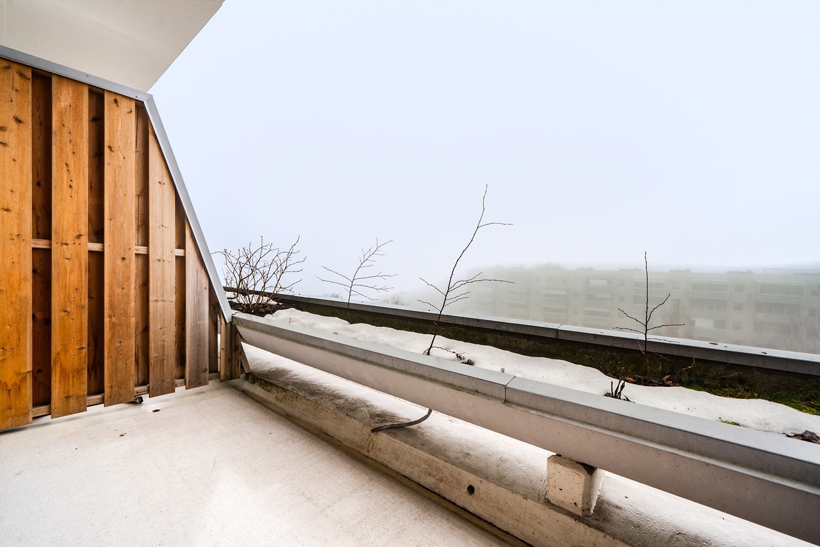 Leiligheten disponerer en nordvestvendt balkong på ca. 5 kvm med utgang fra stuen. Galleribilde