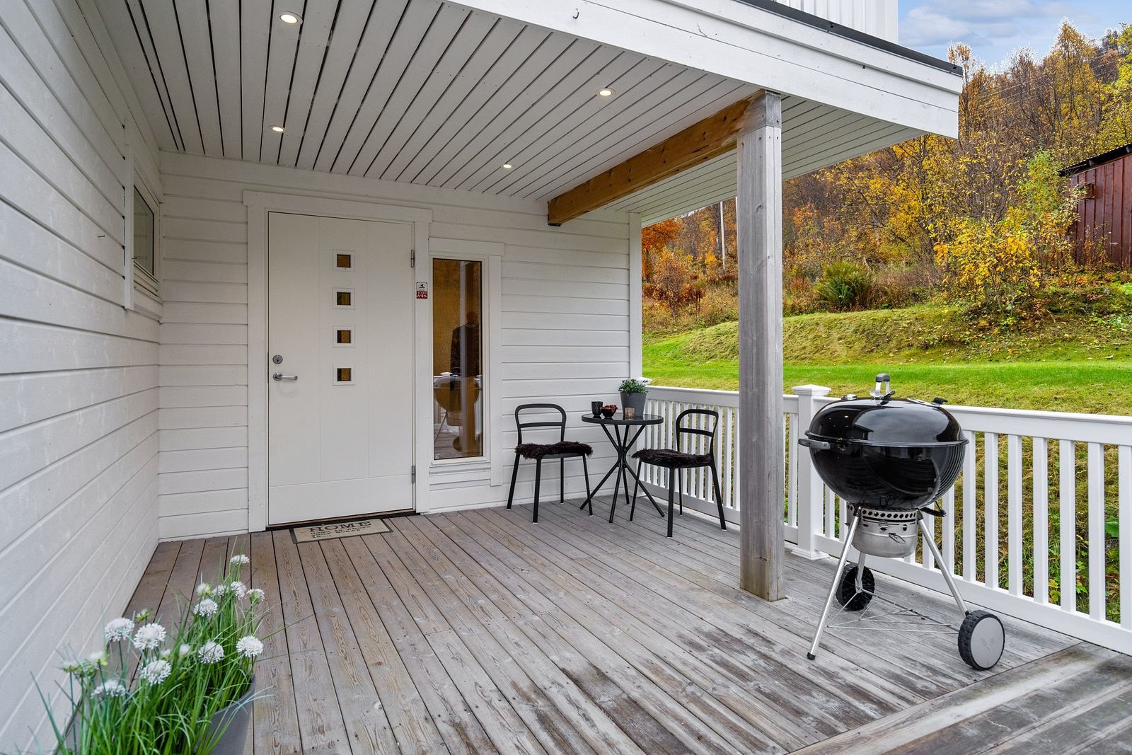 En fantastisk eiendom med herlige uteområder og flere terrasser. Galleribilde