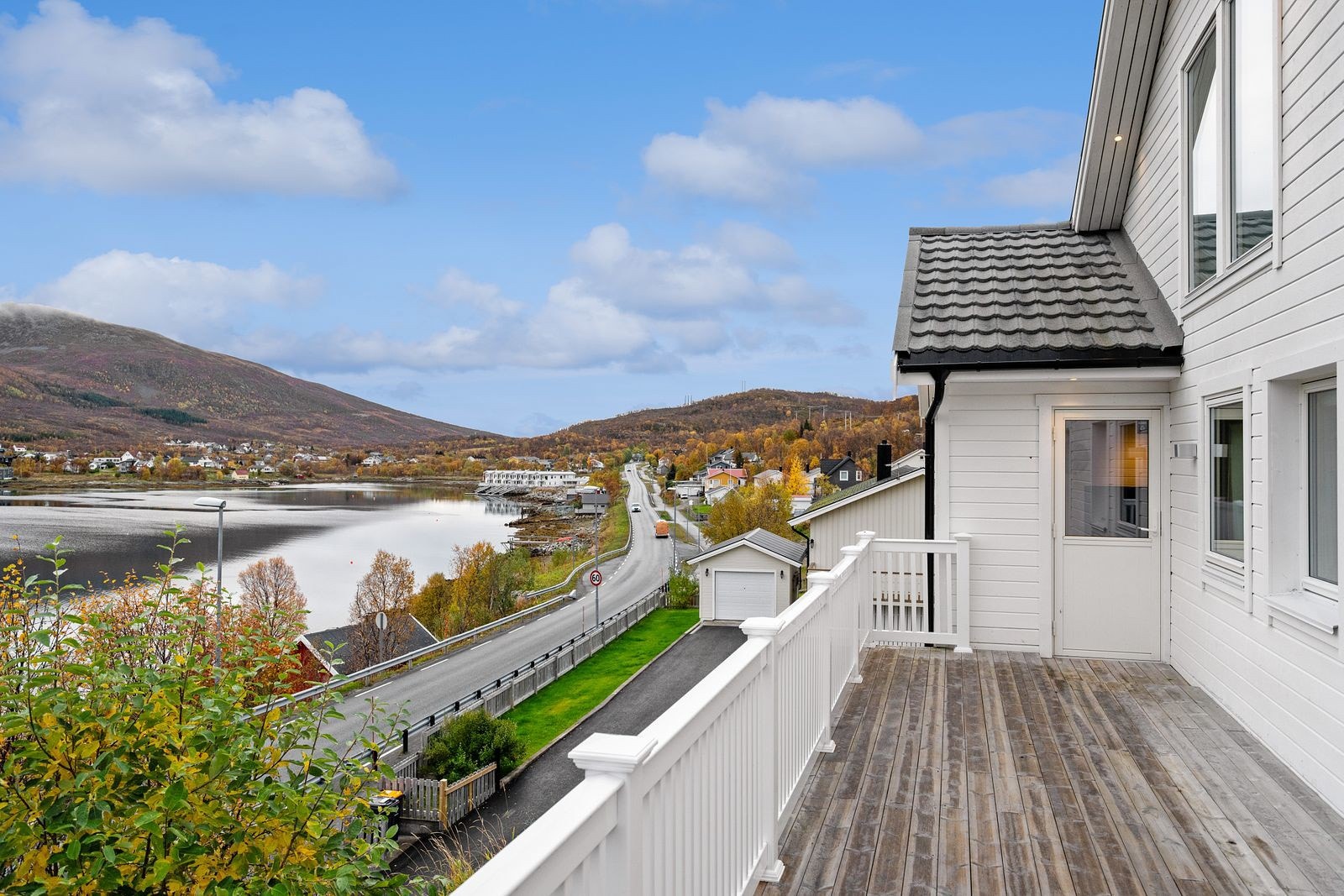 Herlige uteområder med flere terrasser. Galleribilde