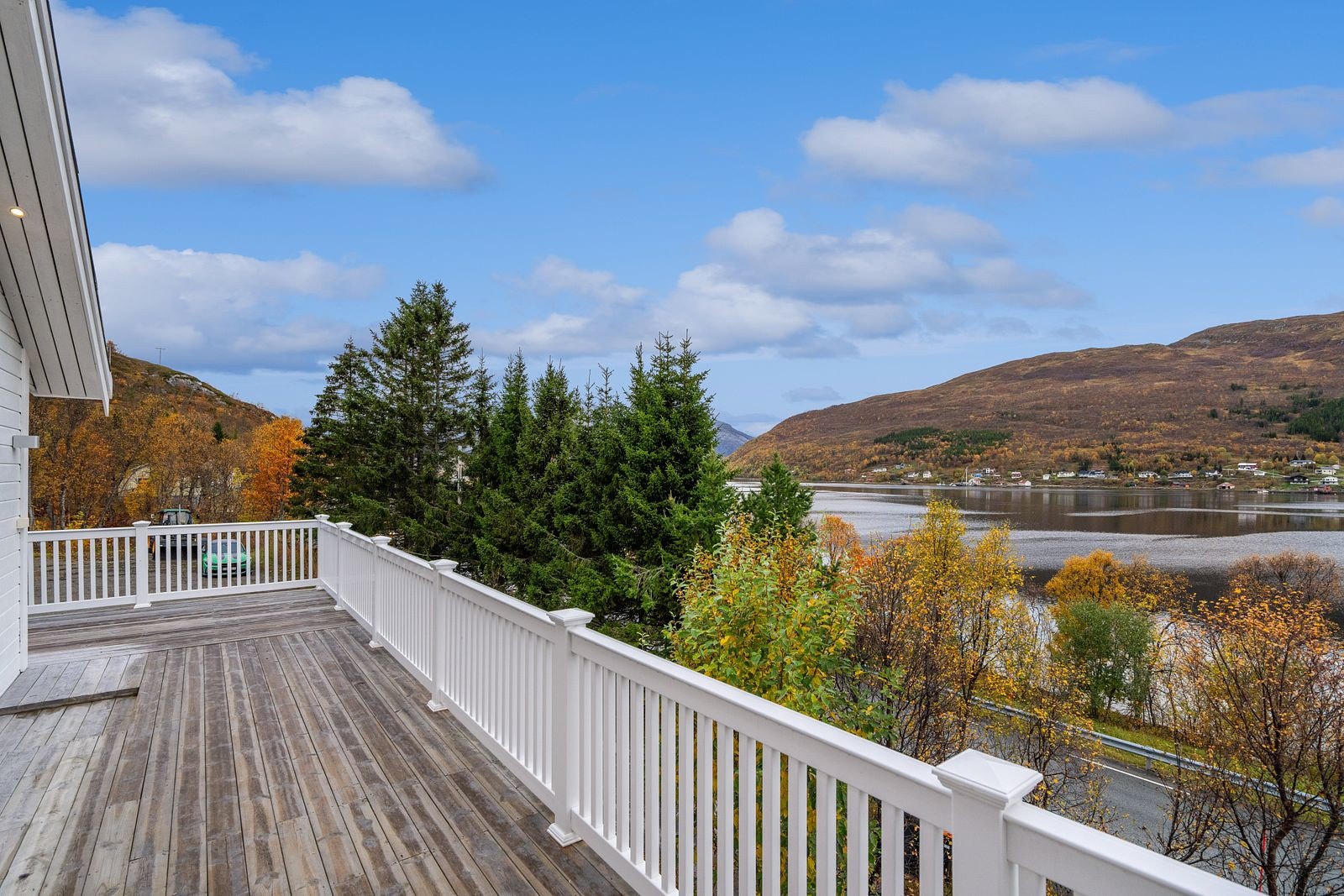 På terrassen er det god plass for utemøbler. Galleribilde