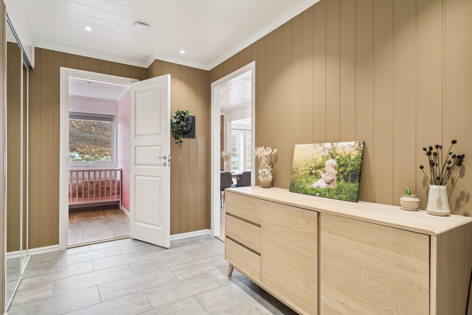 Mellomgang i 1.etasjen. Galleribilde