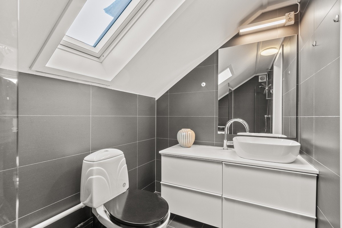 Alle har hver sin skuff på badet Galleribilde