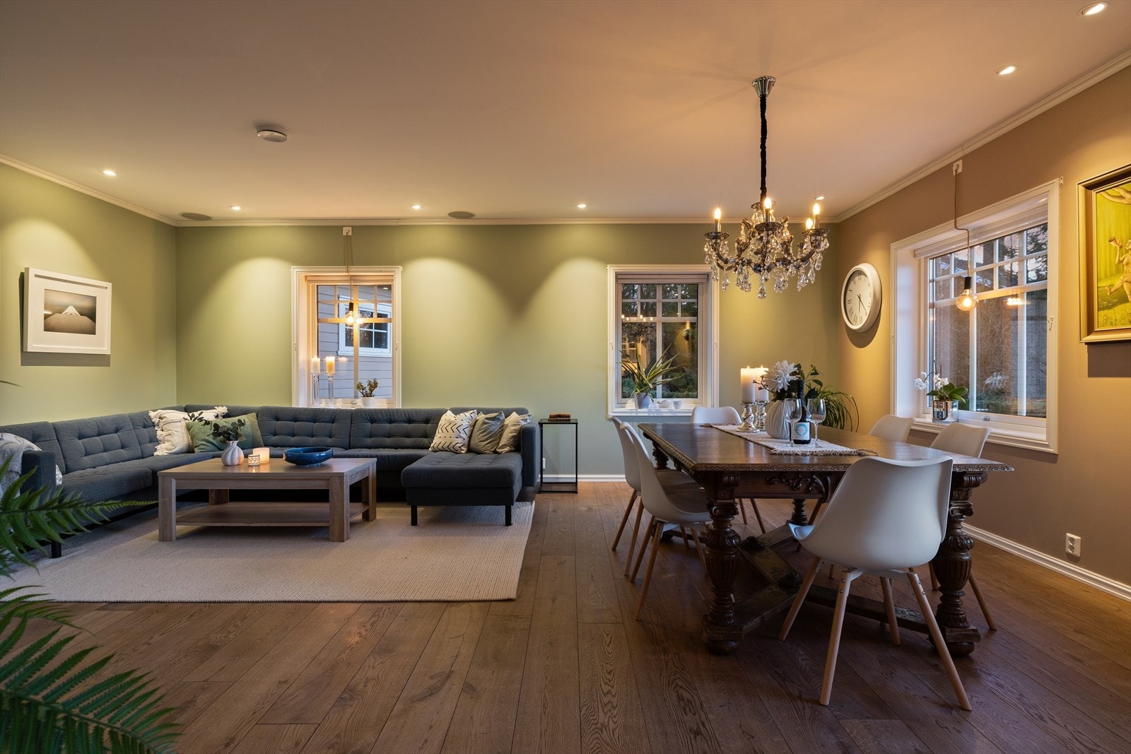 Kveldsstemning i stuen. Galleribilde