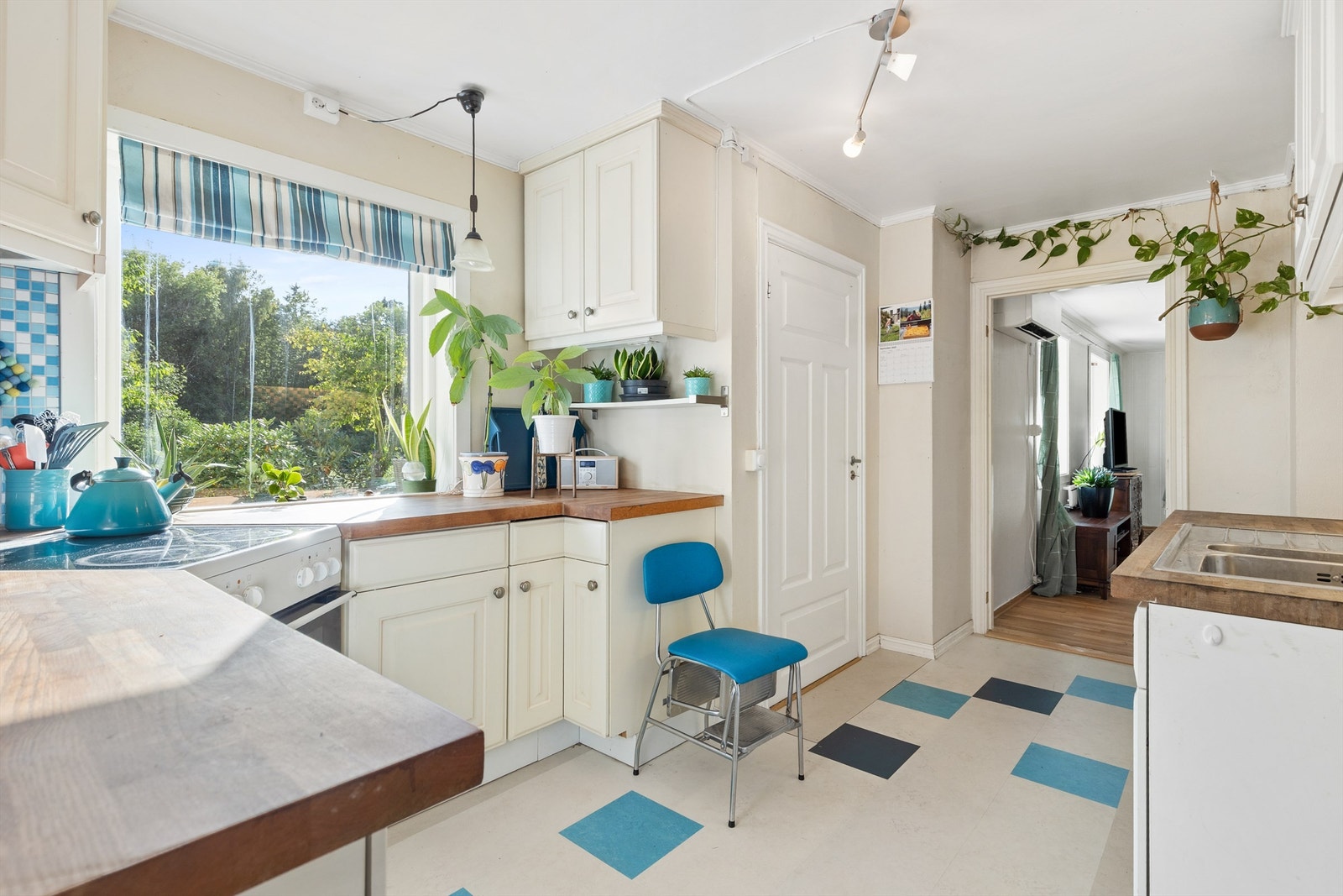 Velkommen til Ridderkleiva 86A, presentert av Mari Skaret Christoffersen i Krogsveen.
Foto: Trond Reder Galleribilde