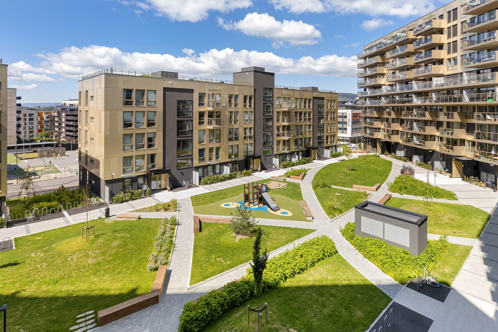 Sameiet har pent opparbeidede fellesarealer og uteområder. Galleribilde