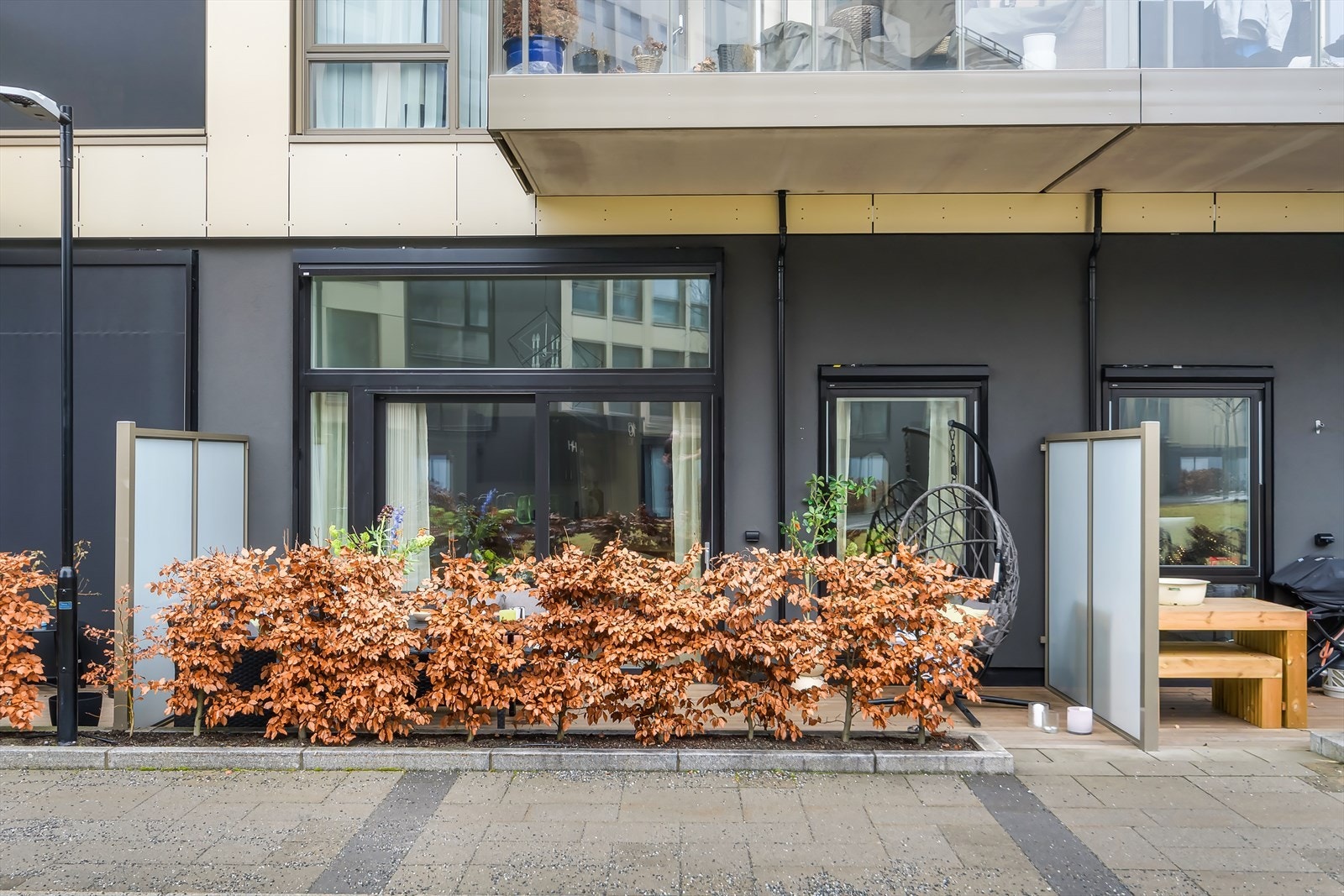 Leiligheten ligger i 1. etasje og er vendt mot indre gård med fine fellesområder. Galleribilde