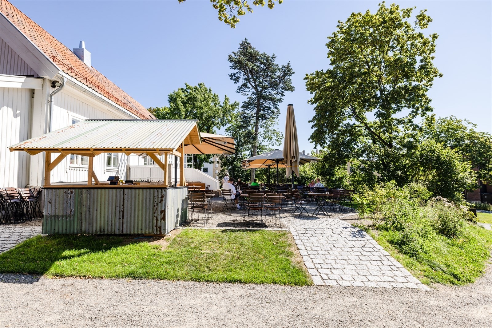 Flere hyggelige restauranter i nærheten hvor du blant annet kan nyte uteserveringen. Galleribilde