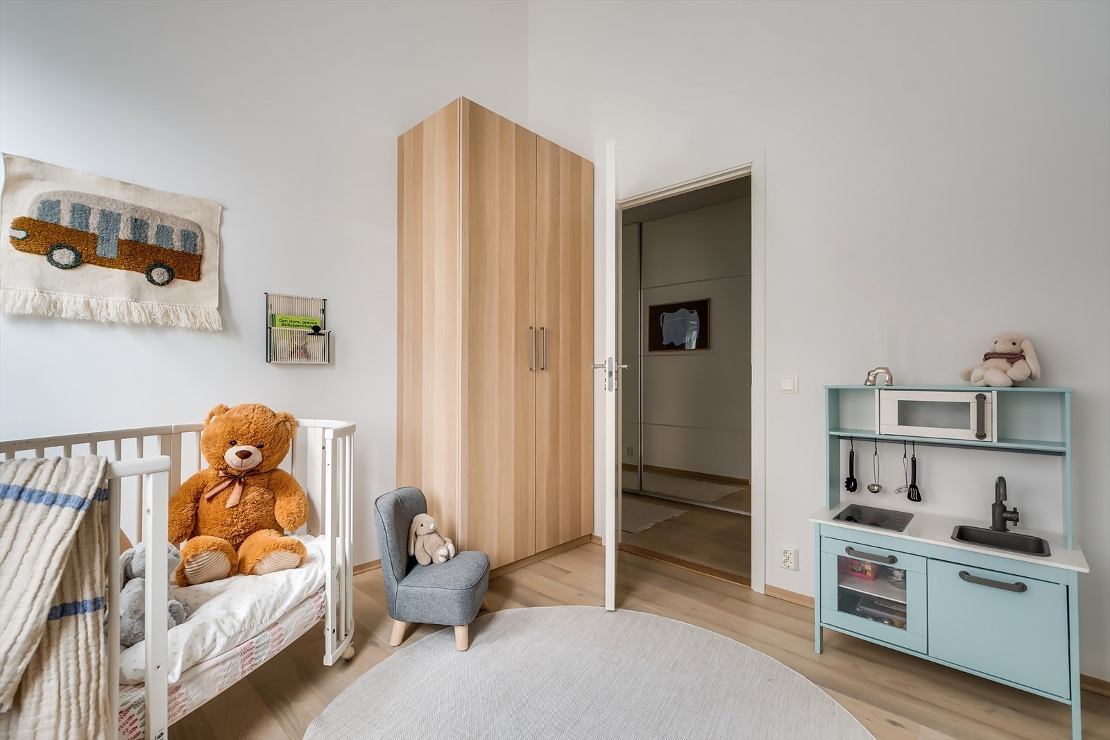 Rommet passer ypperlig som barnerom, gjesterom eller kontor. Galleribilde