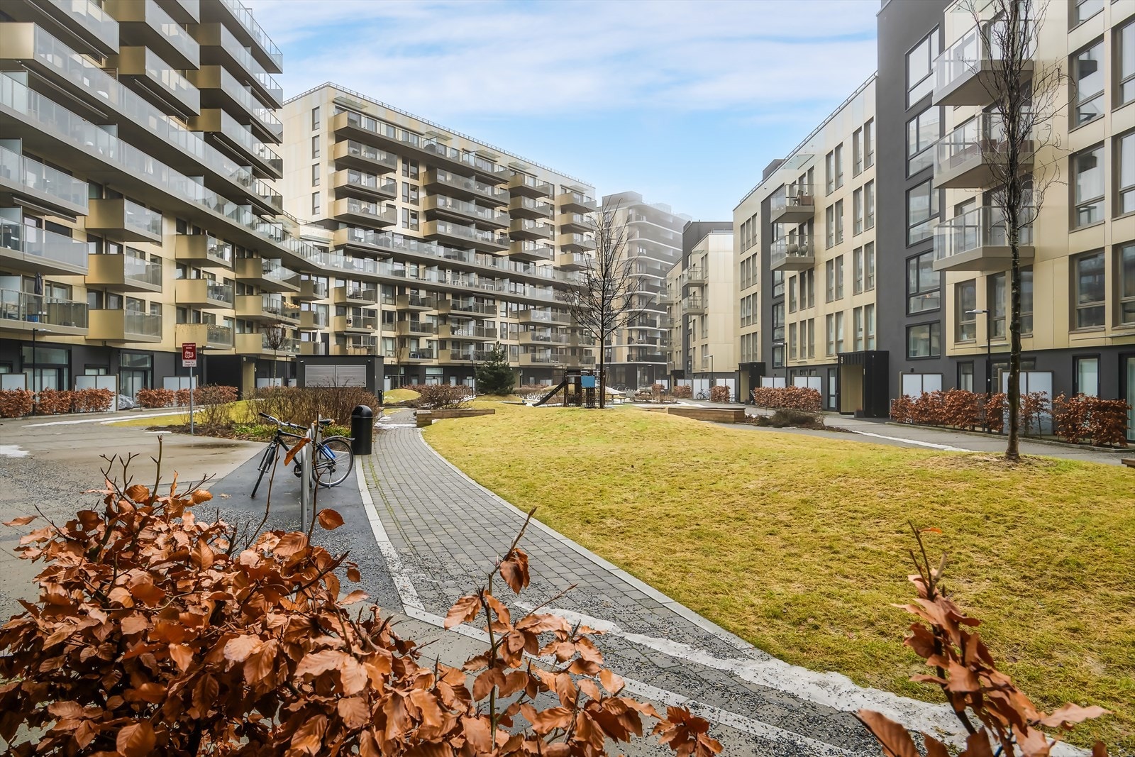 Her bor du i et nyetablert nabolag med fine fellesområder. Galleribilde