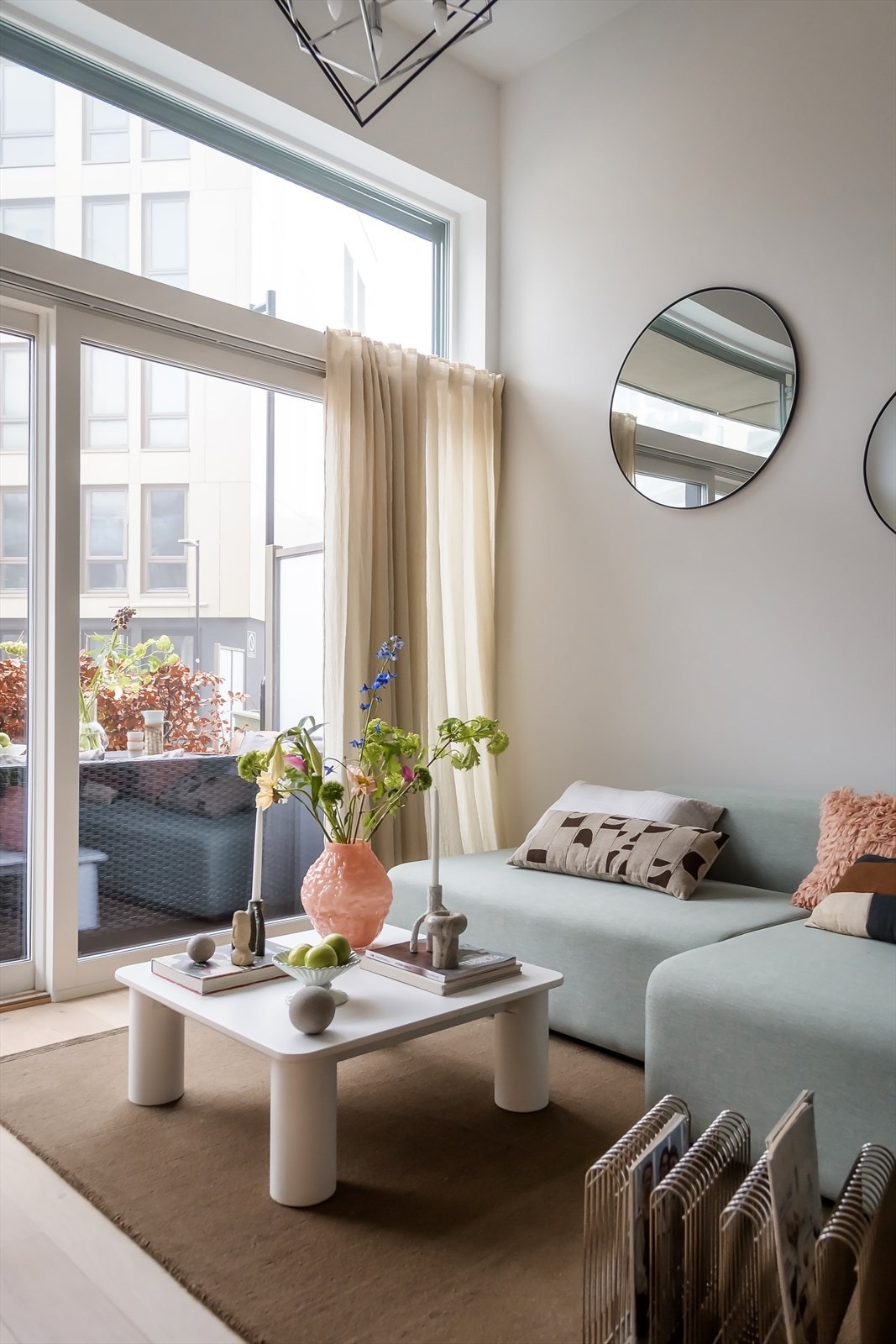 Her får du rikelig med naturlig lysinnslipp fra store vindusflater. Galleribilde