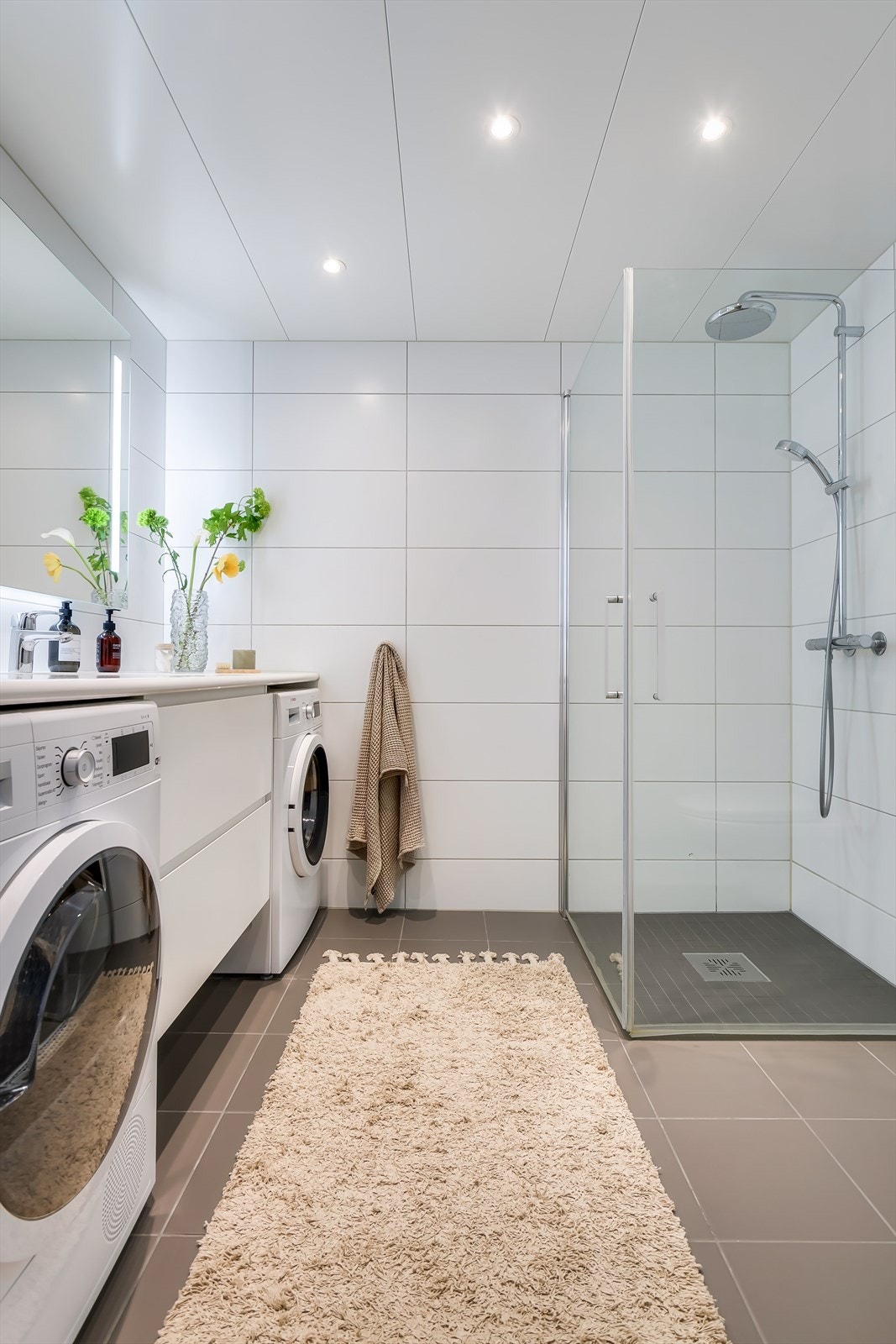 Leiligheten har akonto varmtvann og internett inkludert i felleskostnadene. Galleribilde