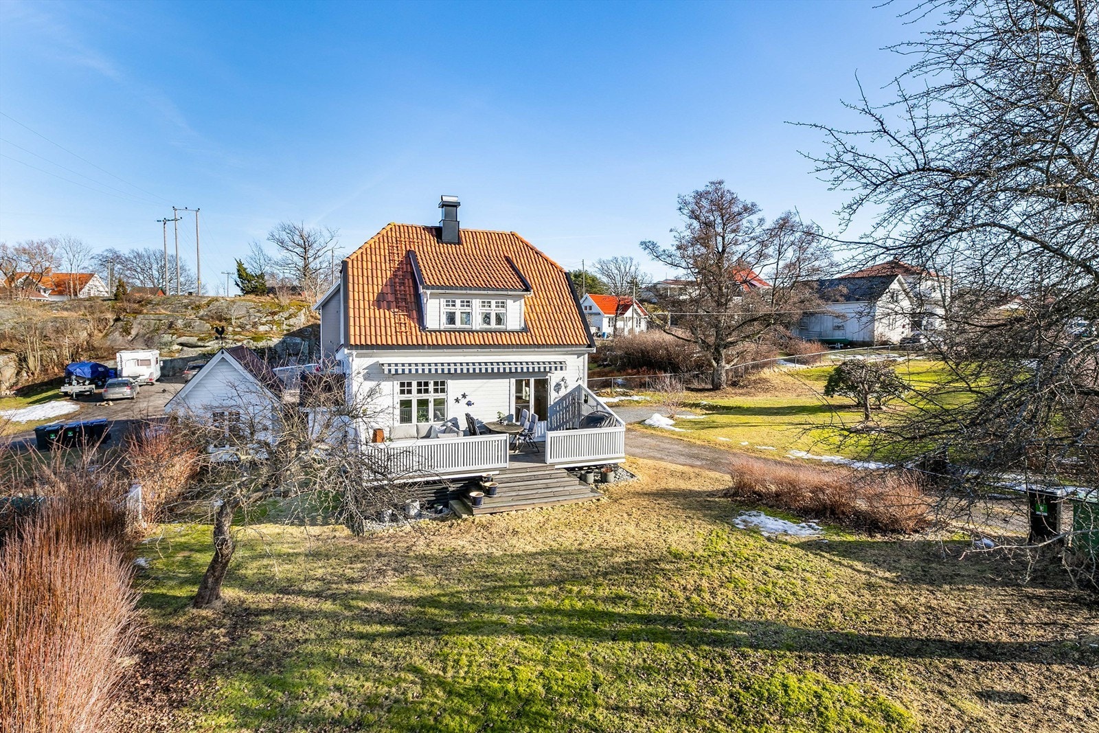 Eneboligen har nesten 100 års historie og en romslig frukt- og bærhage som i stor grad er intakt. Fotograf; Børge Oppegård. Galleribilde
